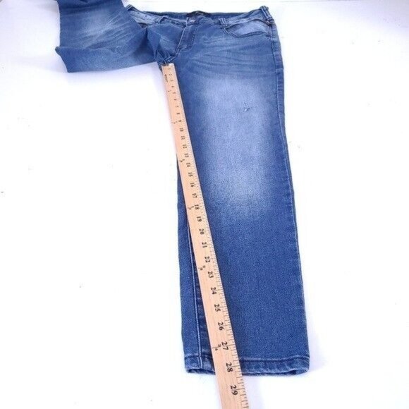 KanCan Mid Rise Skinny Distressed Zippered Pocket Jeans Size 30 - Picture 6 of 10